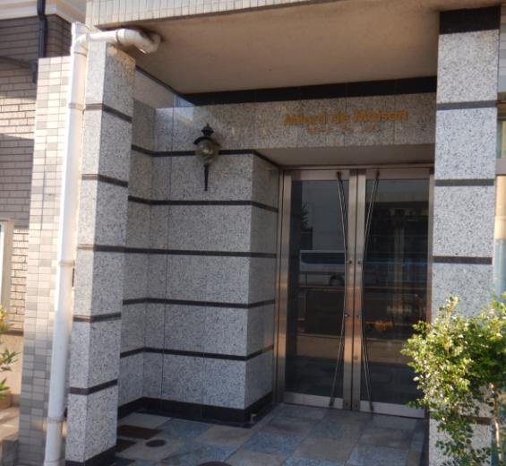 神戸市灘区灘南通３丁目の賃貸マンションのエントランス