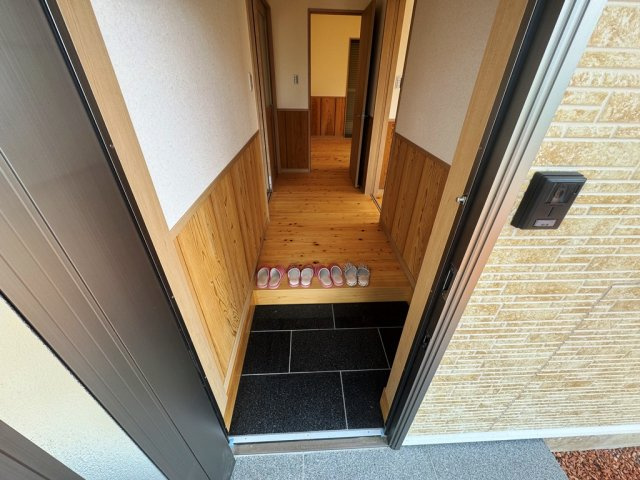 城島町江島　新築平屋の玄関