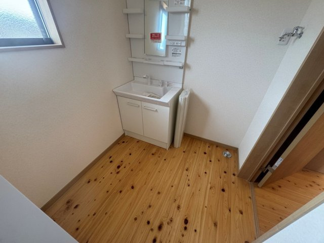 城島町江島　新築平屋の独立洗面台