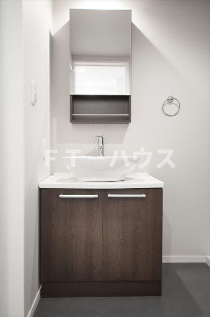 千葉市花見川区南花園１丁目のアパートの洗面所