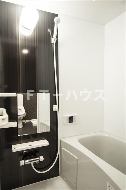 千葉市花見川区南花園１丁目のアパートの浴室
