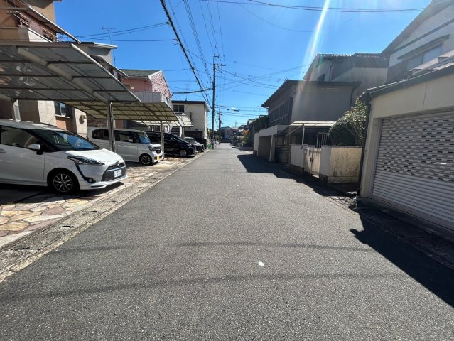 深草大亀谷万帖敷町の前面道路含む現地写真
