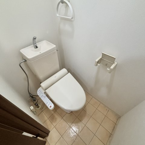 エルクレストのトイレ|落ち着いた色調のトイレです