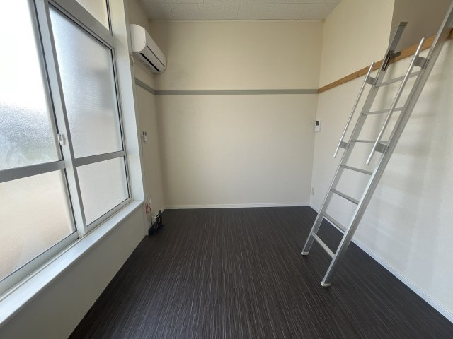 ミストラル西庄の洋室