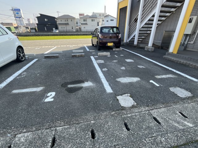 ミストラル西庄の駐車場