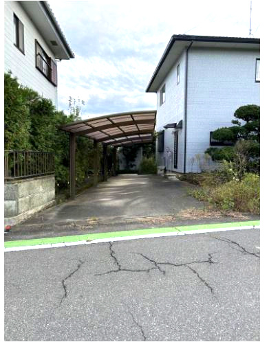 高崎市吉井町馬庭　中古1599の駐車場