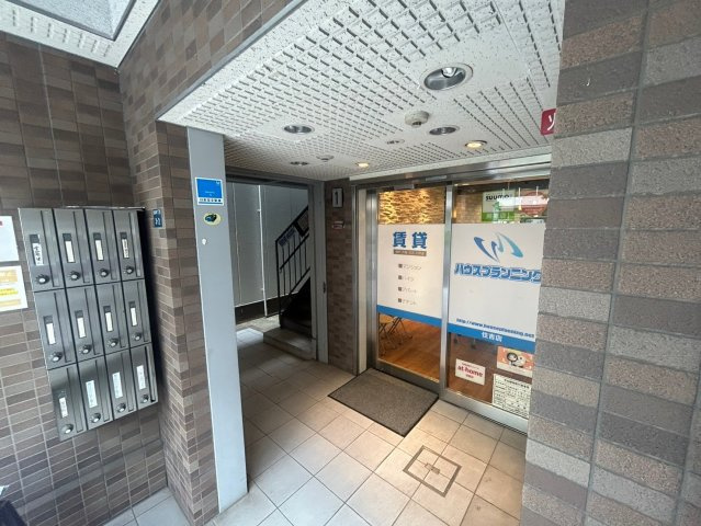 セゾン・ド源八のエントランス