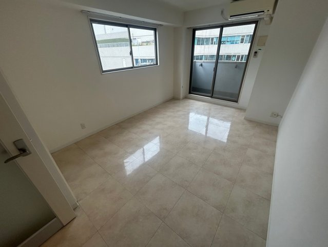 セゾン・ド源八の居間・リビング