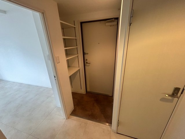 セゾン・ド源八の玄関