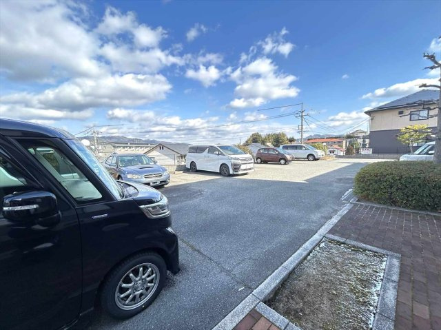 アンセスグランヒルズ　Ｅ棟の駐車場