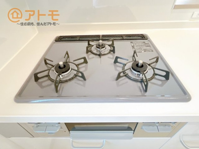 【設備】 | ●沼津市上香貫　分譲住宅　全1棟 | ３口コンロは使い勝手がよくお料理も楽しくなりそうです♪