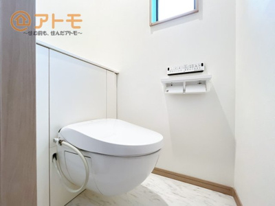【トイレ】 | ●沼津市上香貫　分譲住宅　全1棟 | 窓があり換気もすぐにできる、清潔感のあるトイレです♪