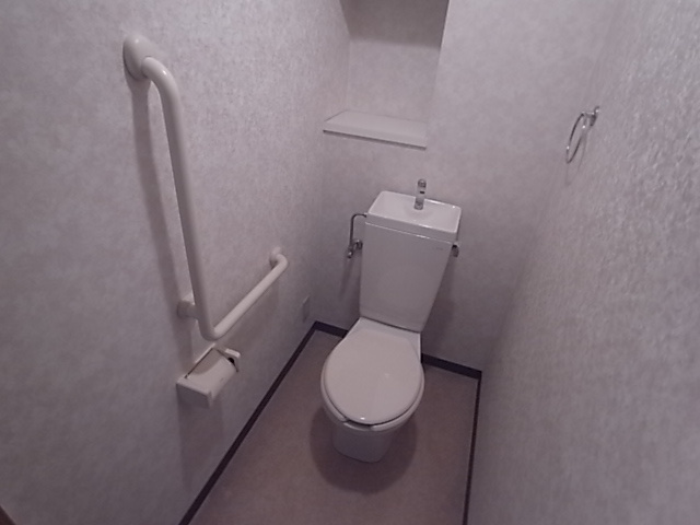 神戸市兵庫区浜崎通の賃貸マンションのトイレ