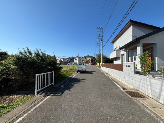 川越市笠幡　建築条件なし売地　「笠幡駅」徒歩12分　敷地60坪　【霞ヶ関西小学区】の前面道路含む現地写真