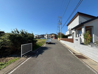 【前面道路含む現地写真】 | 川越市笠幡　建築条件なし売地　「笠幡駅」徒歩12分　敷地90坪　【霞ヶ関西小学区】