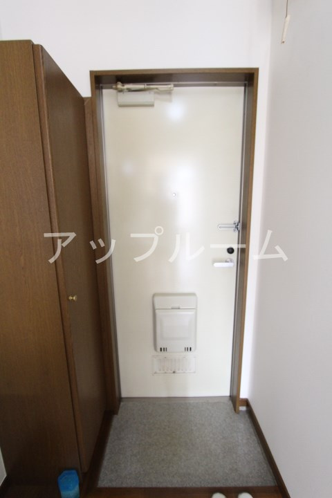 パークハイツ新栄の玄関