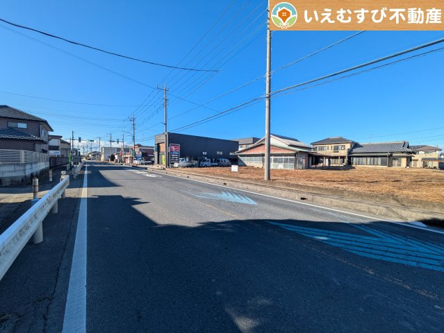 熊谷市永井太田　売地の前面道路含む現地写真