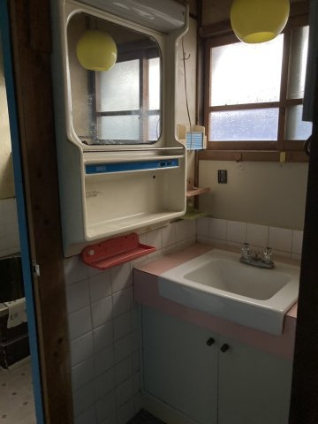 西条市安知生の中古一戸建の洗面所