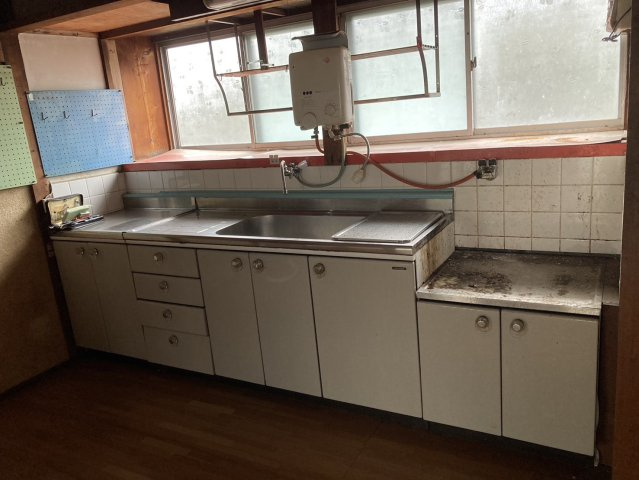 西条市安知生の中古一戸建のキッチン
