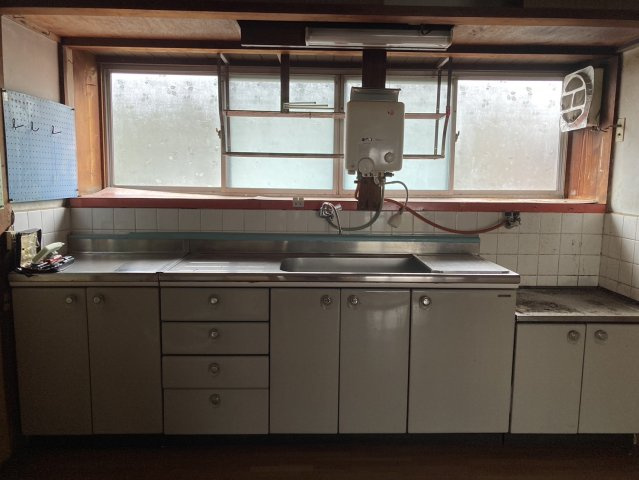 西条市安知生の中古一戸建のキッチン