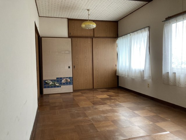 西条市安知生の中古一戸建の洋室