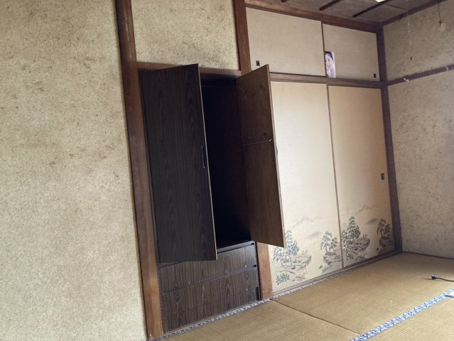 西条市安知生の中古一戸建の収納