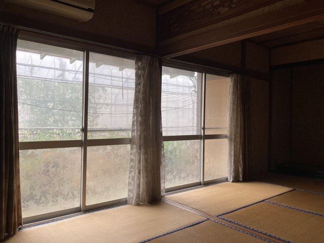 西条市安知生の中古一戸建の和室|和室ならではの温かな和の空間で寛ぎの時間を過ごせます