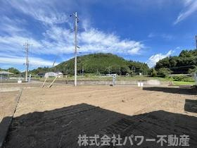 売土地 　中室田３区画の外観|青空と豊かな山並みを望む開放感抜群のロケーション！心地よい風を感じながら過ごせる閑静な環境です。