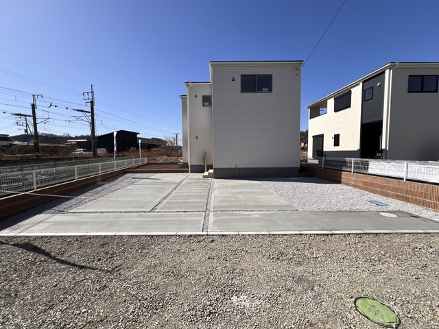 新築　高崎市八幡町第6　Livvele Garden.S 　3号棟の駐車場|現地写真　駐車スペースは2台分可能です！
