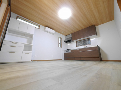 【居間・リビング】 | 神若通３丁目中古戸建