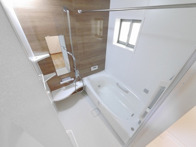 【浴室】 | 神若通３丁目中古戸建 | 落ち着いた空間のお風呂です