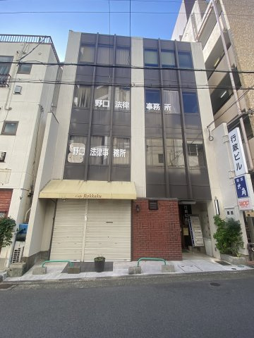 行政ビルの外観