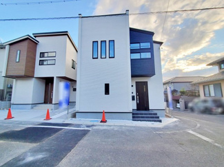 【前面道路含む現地写真】