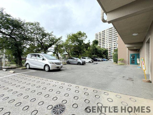 アーサー和白丘フォレスタの駐車場