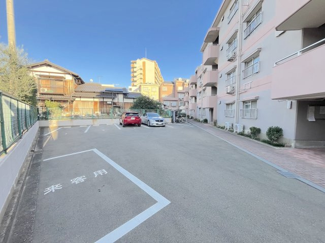 日商岩井南福岡マンションの駐車場