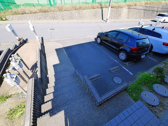 岡嶋メゾネットBのエントランス|落ち着いたエントランスです