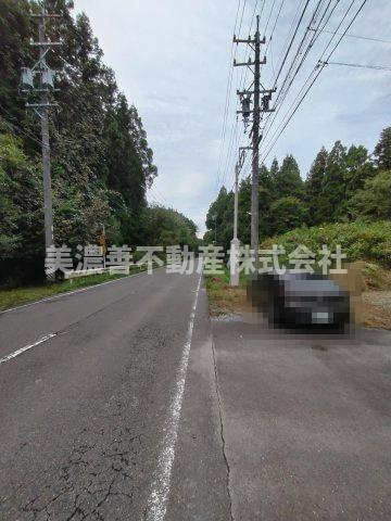 ６４３１２　関市武芸川町谷口土地の前面道路含む現地写真