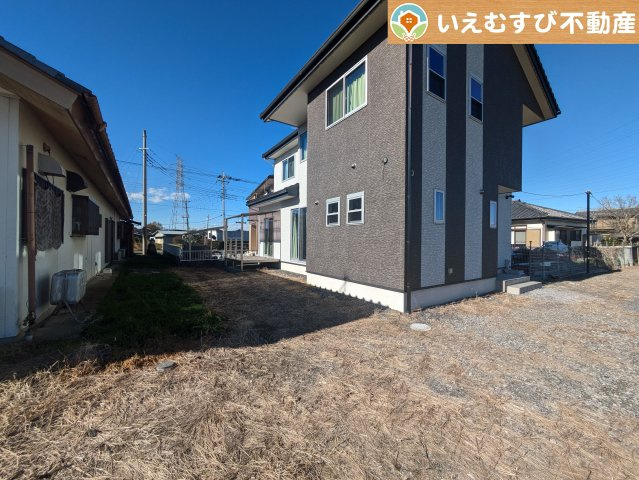【庭】 | 美里町阿那志　中古戸建 | ガーデニングや家庭菜園で緑の潤い溢れる暮らしを
お庭が広いとお子様と遊んだりBBQをしたりと楽しみも増えそう♪