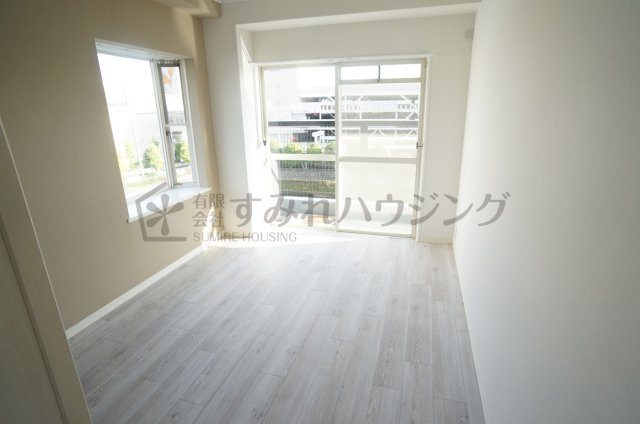 JS宝塚ビルの洋室