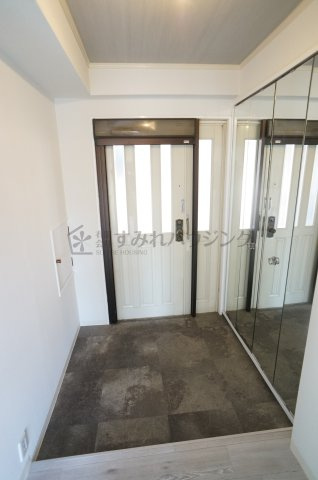 JS宝塚ビルの玄関