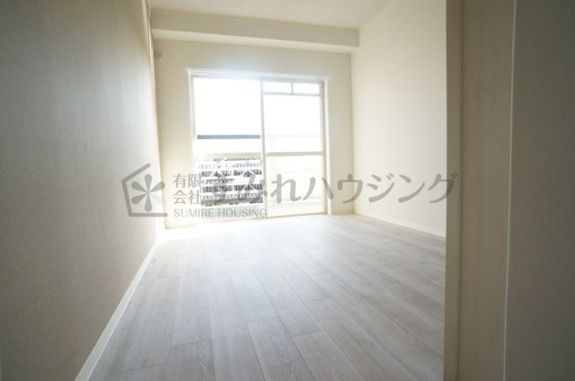 JS宝塚ビルの洋室