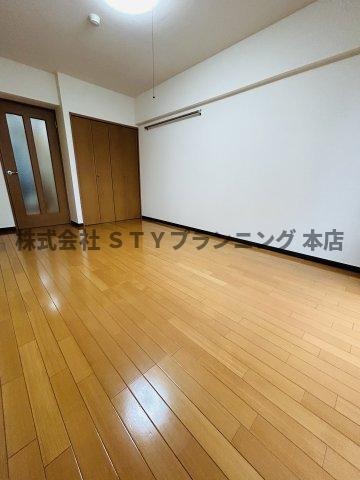 仲介手数料０円！アールズコート本郷の居間・リビング