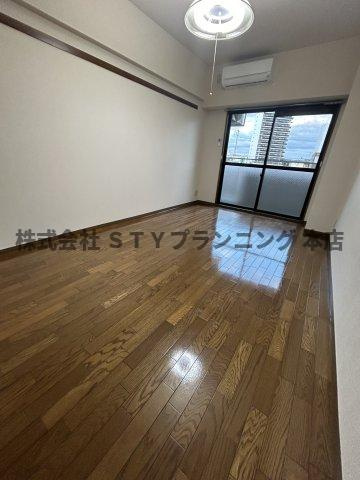 仲介手数料０円！アーバンビル早川の居間・リビング