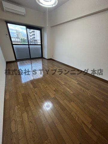 仲介手数料０円！アーバンビル早川の居間・リビング