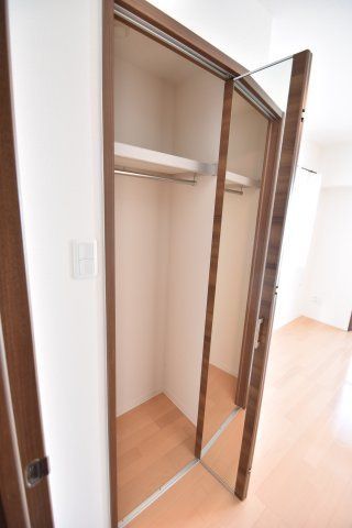 大阪市城東区関目５丁目の賃貸マンションの収納