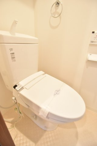 大阪市城東区関目５丁目の賃貸マンションのトイレ