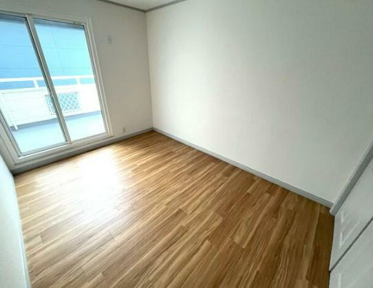 【中古】坂戸市島田リフォーム中古住宅の洋室|2F 6帖洋室です！バルコニーに面しております☆