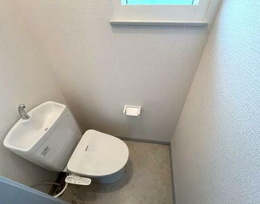 【中古】坂戸市島田リフォーム中古住宅のトイレ|2Fトイレも新品！