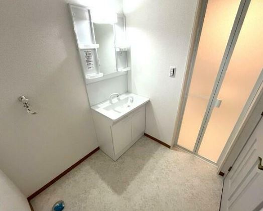 【中古】坂戸市島田リフォーム中古住宅の独立洗面台|朝の身支度に欠かせない洗面台です！こちらも新品！