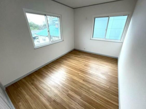 【中古】坂戸市島田リフォーム中古住宅の洋室|2F 6.5帖洋室です！2面採光で明るいです！